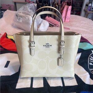 Coach Mollie Tote Bag 25 in Signature Canvas